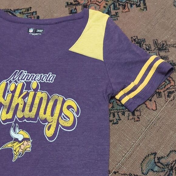 NFL Minnesota Vikings Women's Short Sleeve Purple T Shirt Team Apparel Size L - Picture 5 of 6